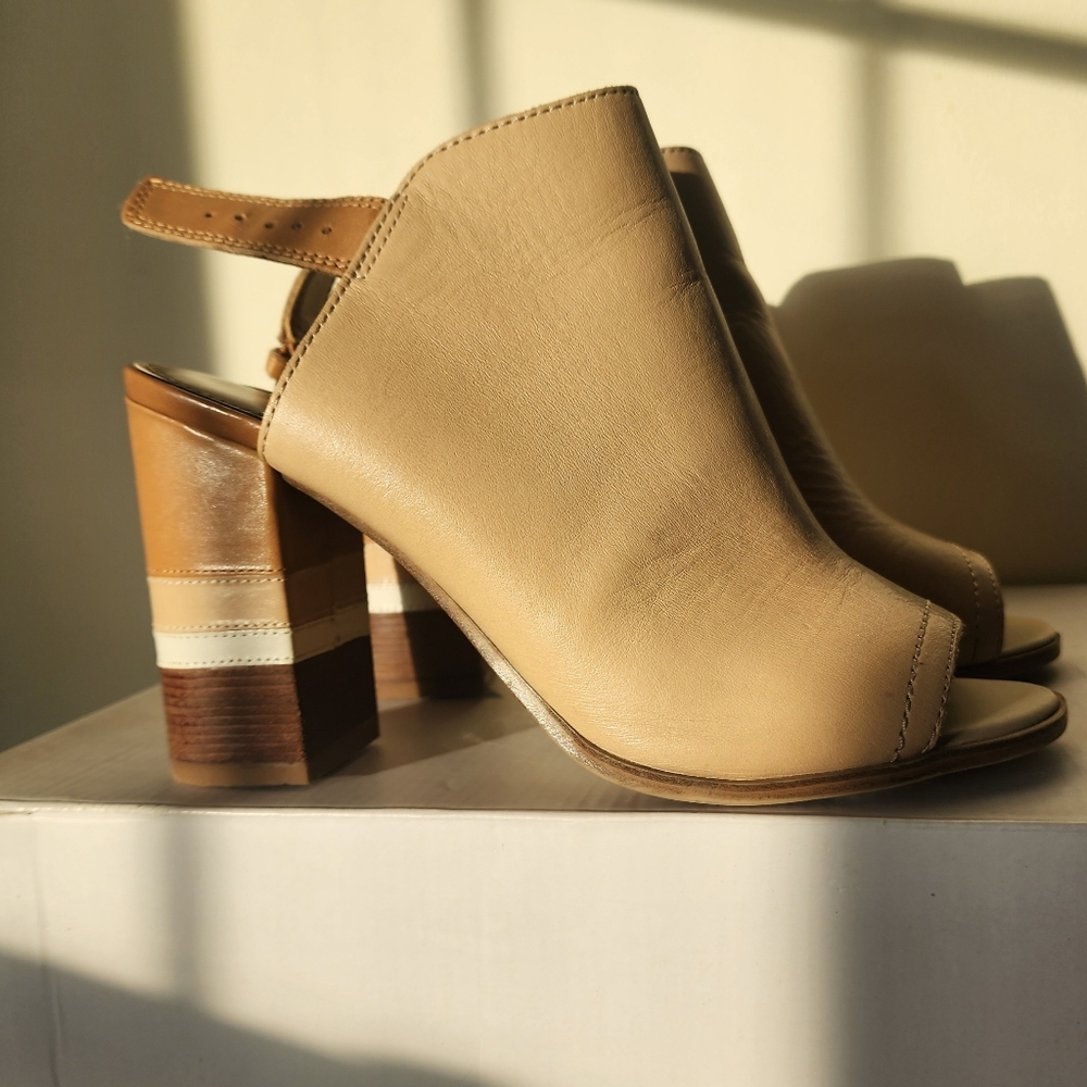 Cartiera ALDO Elegant Tan Peep-Toe Block Heels
